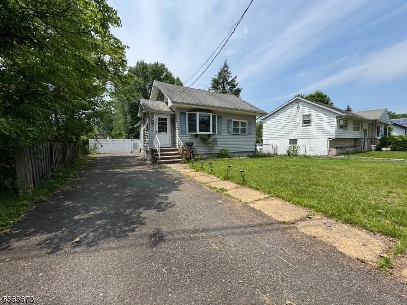 636 Linden Ave - Photo 4 of 21