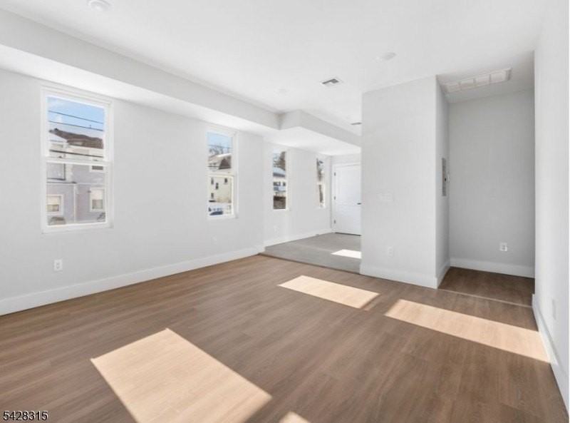 977 Sanford Ave #1 - Photo 5 of 16