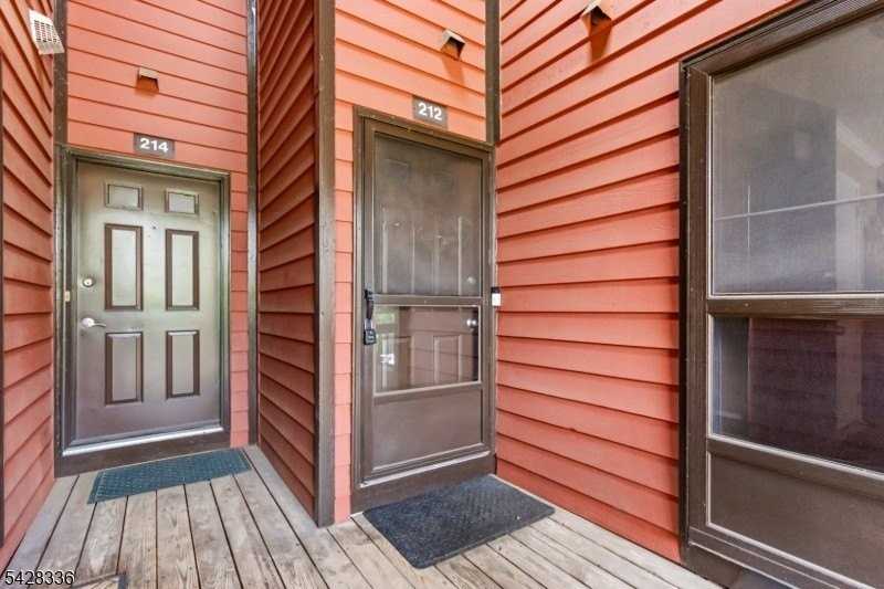 212 Village Cmns - Photo 4 of 34