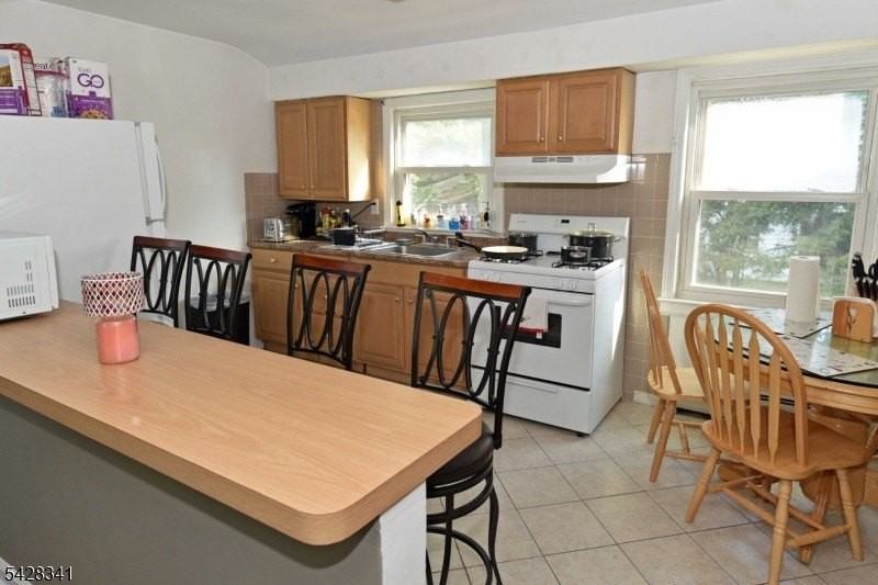 176 Harding Pl #2 - Photo 4 of 17