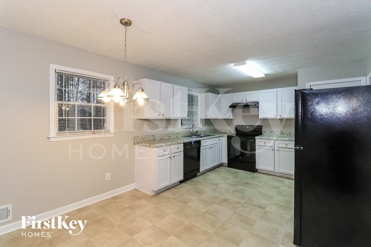 1020 Tanglewood Trl - Photo 4 of 15
