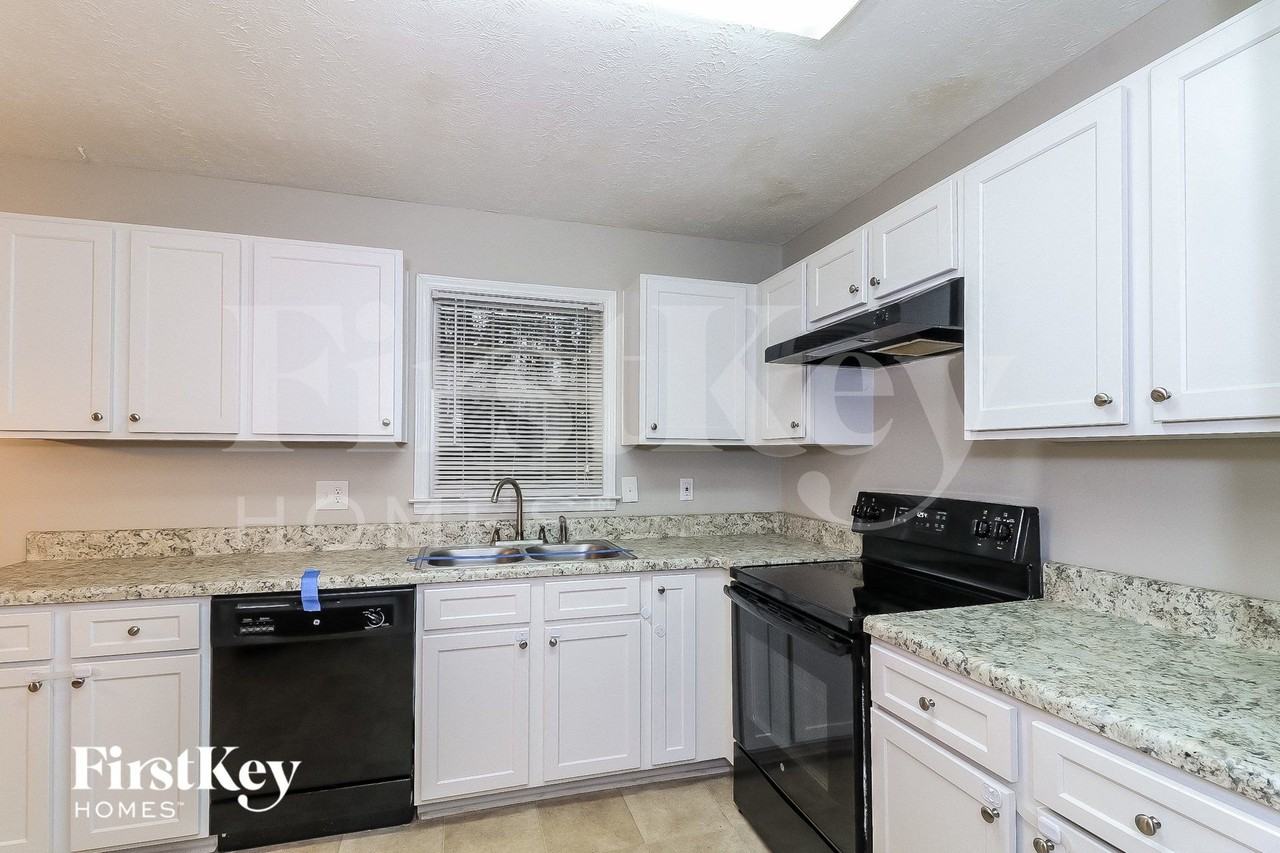 1020 Tanglewood Trl - Photo 5 of 15