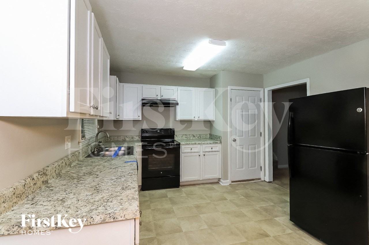 1020 Tanglewood Trl - Photo 6 of 15
