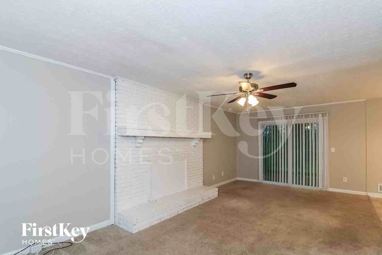1020 Tanglewood Trl - Photo 7 of 15