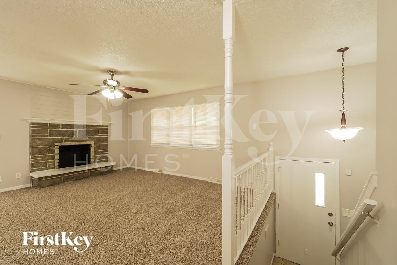 1008 Nw A St - Photo 2 of 16