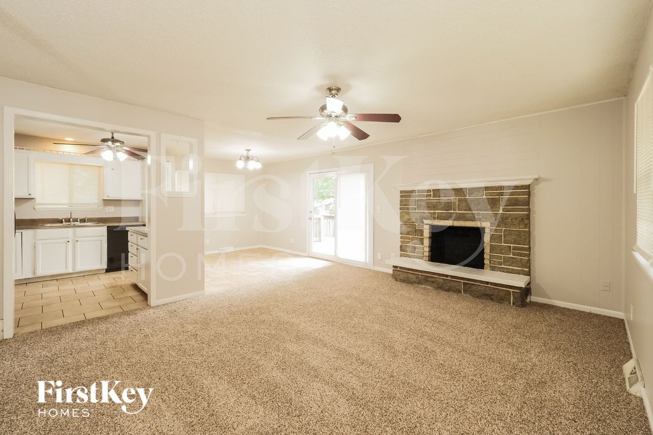 1008 Nw A St - Photo 3 of 16