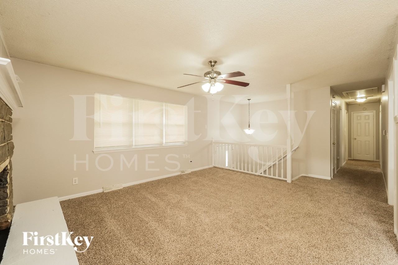 1008 Nw A St - Photo 4 of 16