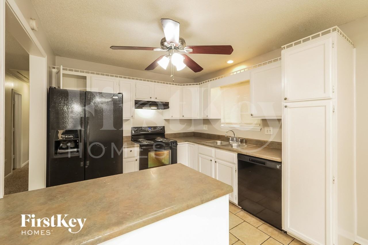 1008 Nw A St - Photo 5 of 16