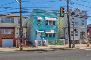featured image of 404 Danforth Ave