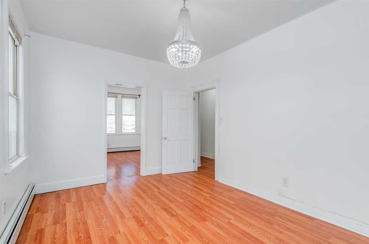 404 Danforth Ave - Photo 2 of 27