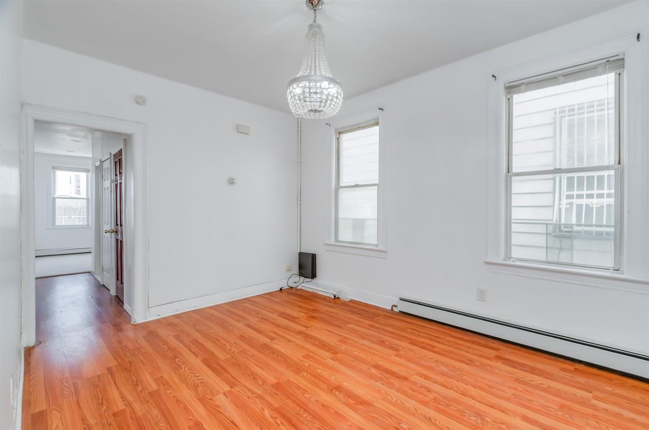404 Danforth Ave - Photo 3 of 27