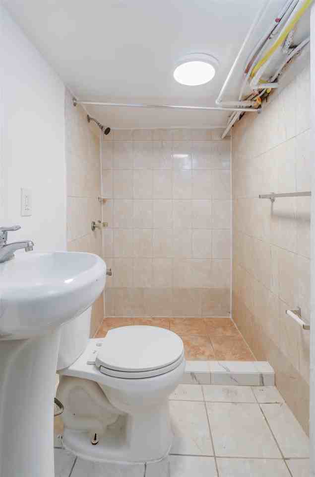 404 Danforth Ave - Photo 6 of 27