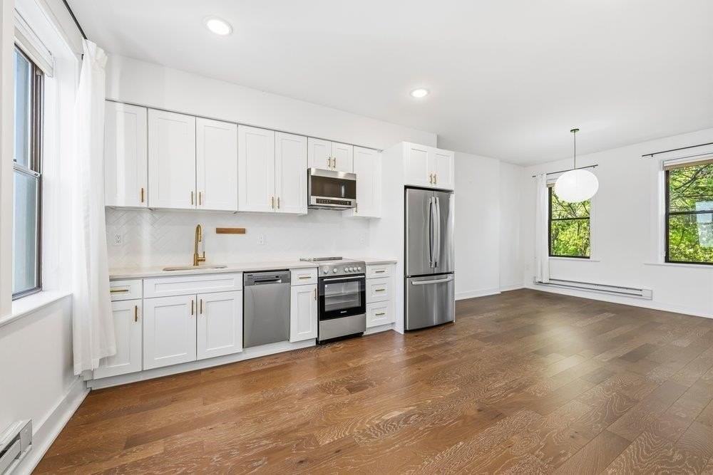 366 2nd St #2 - Photo 3 of 16