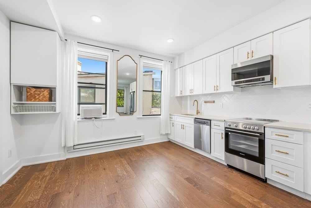 366 2nd St #2 - Photo 5 of 16