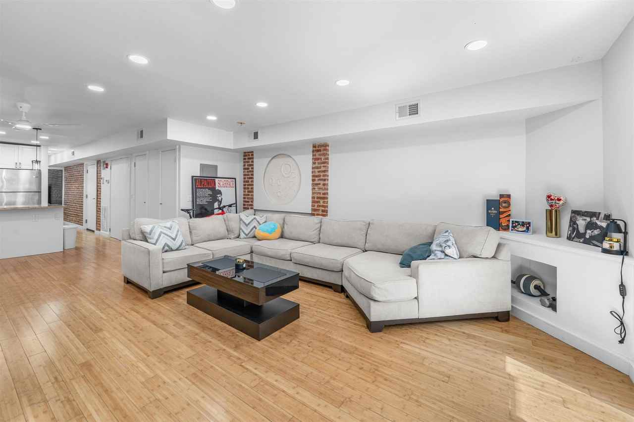 324 BALDWIN AVE #1B - Photo 4 of 26