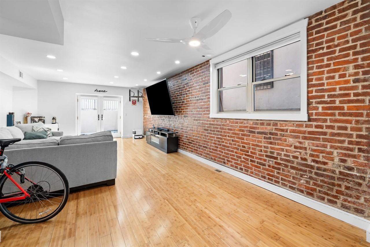 324 BALDWIN AVE #1B - Photo 6 of 26