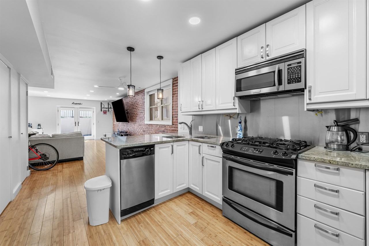 324 BALDWIN AVE #1B - Photo 7 of 26