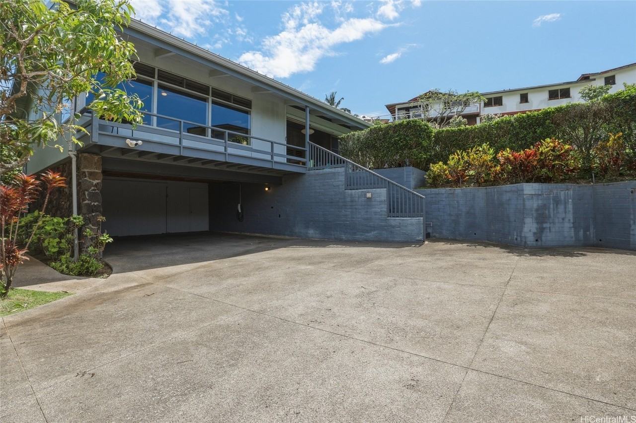 259 Kaelepulu Dr - Photo 2 of 24