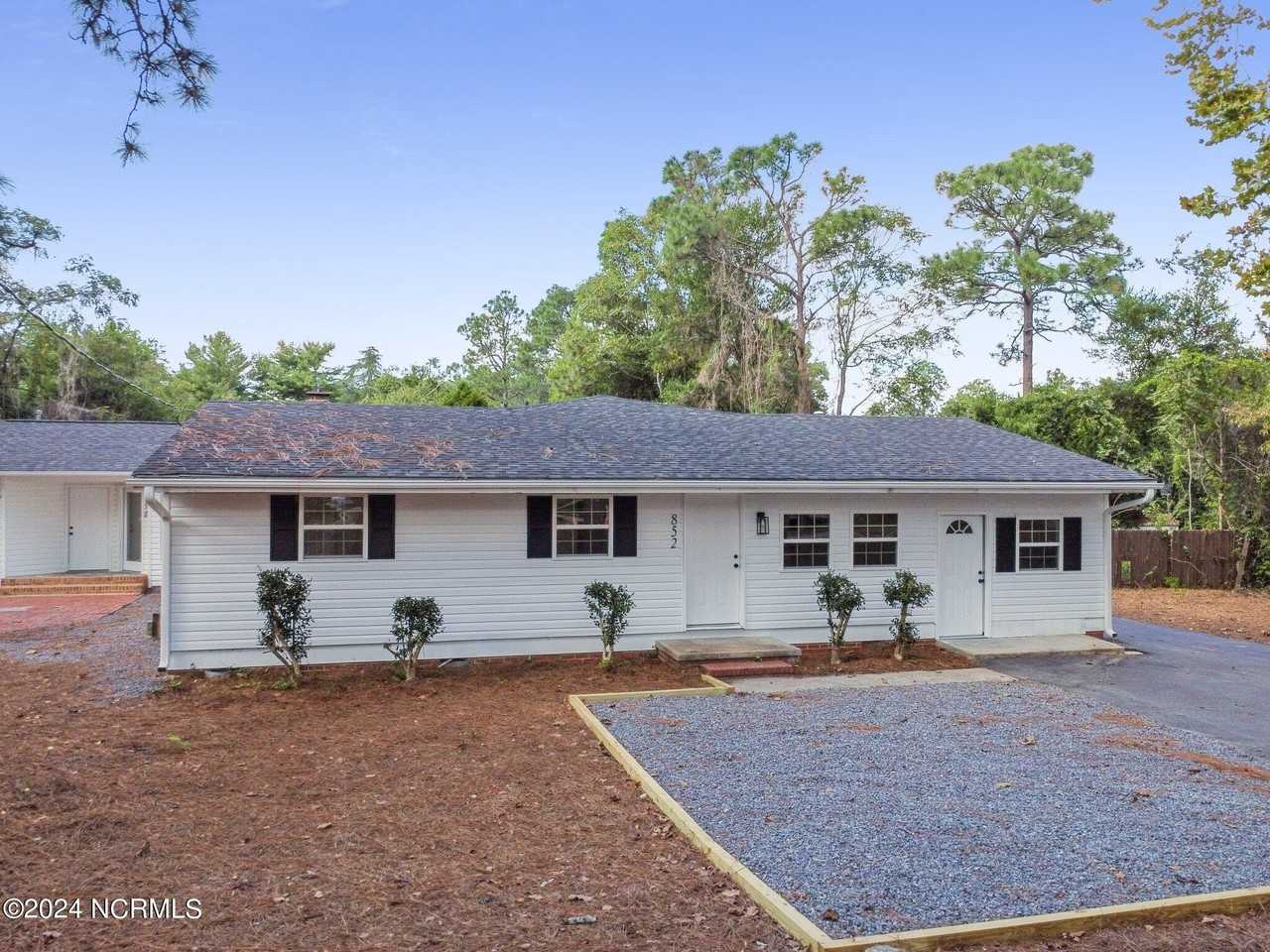 852 N May St - Photo 3 of 24