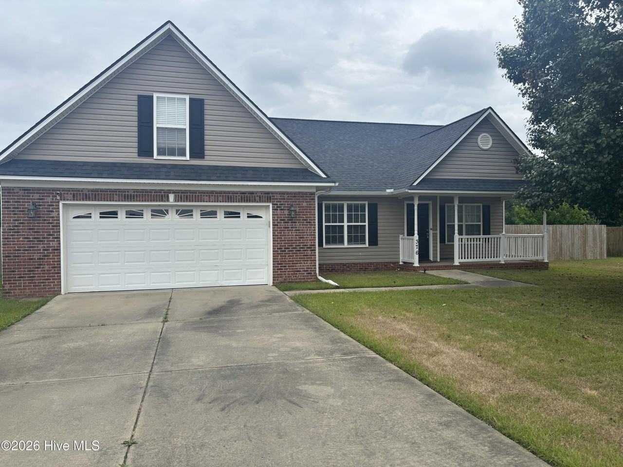 376 Eastfield Dr - Photo 2 of 35