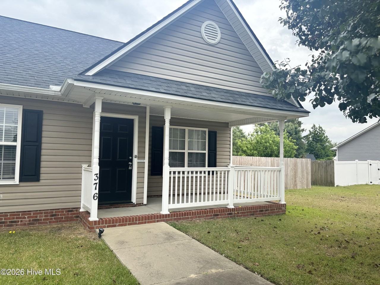 376 Eastfield Dr - Photo 3 of 35