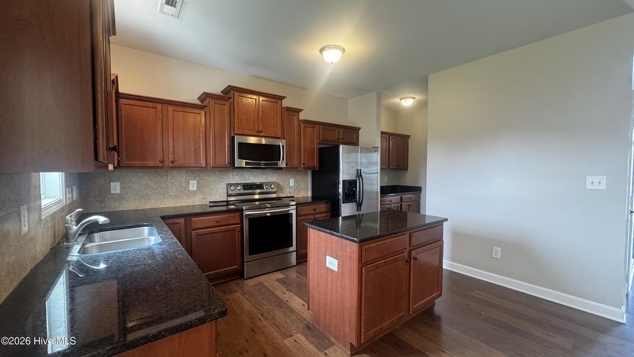 105 Long Pond Dr - Photo 5 of 21