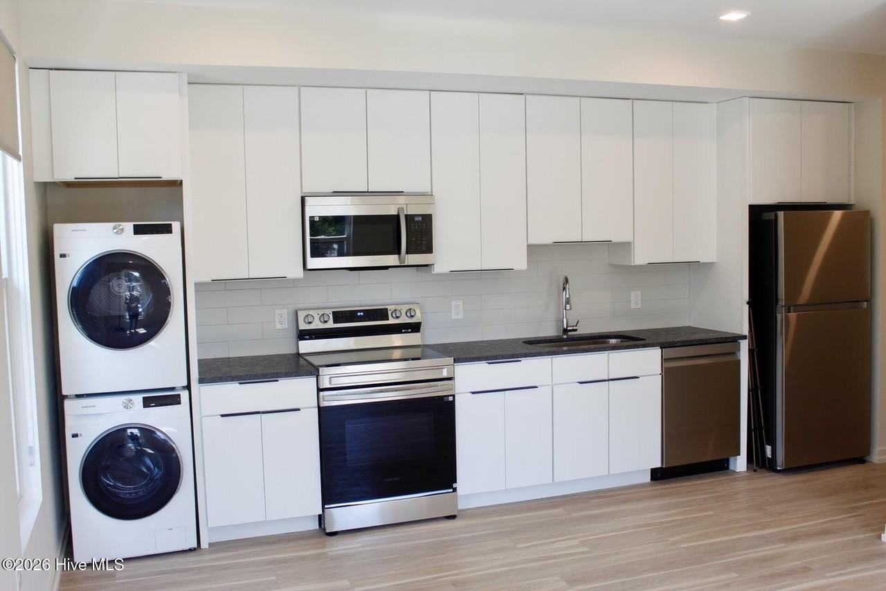 1124 Castle St #206 - Photo 3 of 7