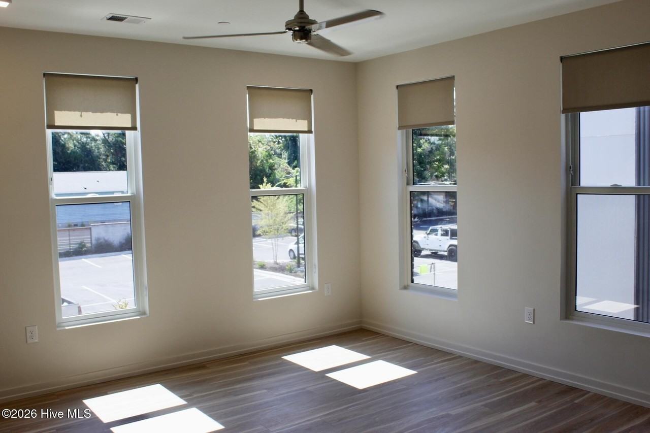 1124 Castle St #206 - Photo 6 of 7