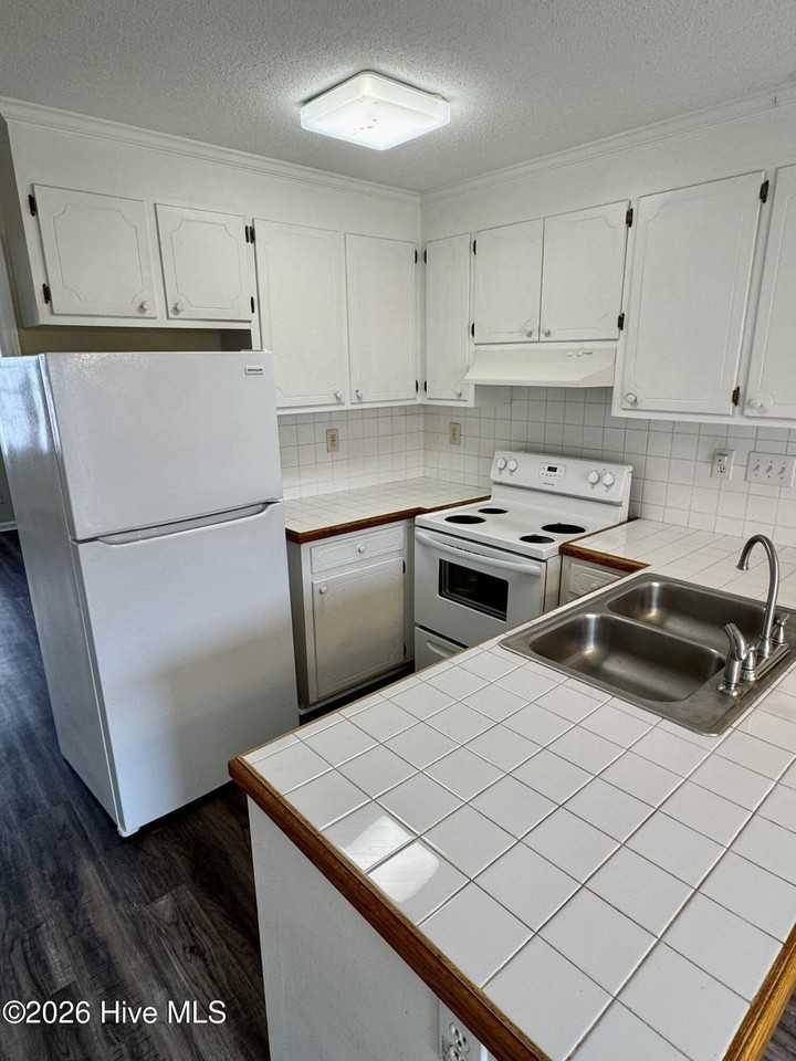 3951 Sterling Pointe Dr #OOO6 - Photo 4 of 14