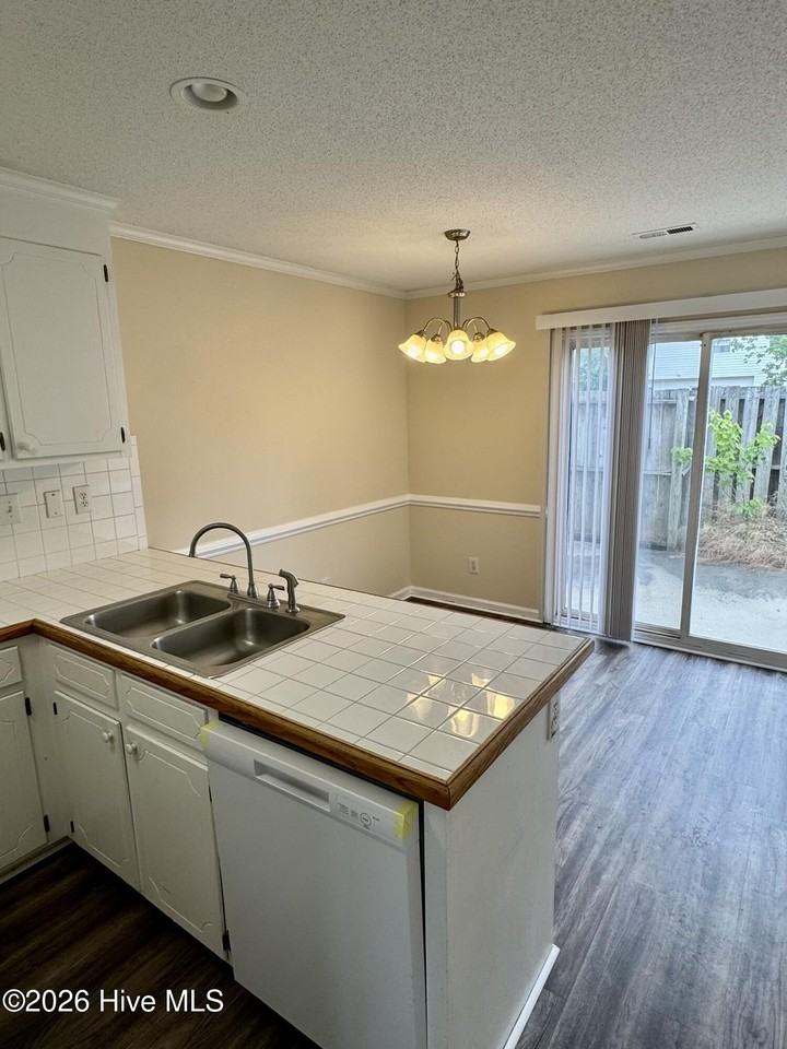 3951 Sterling Pointe Dr #OOO6 - Photo 5 of 14