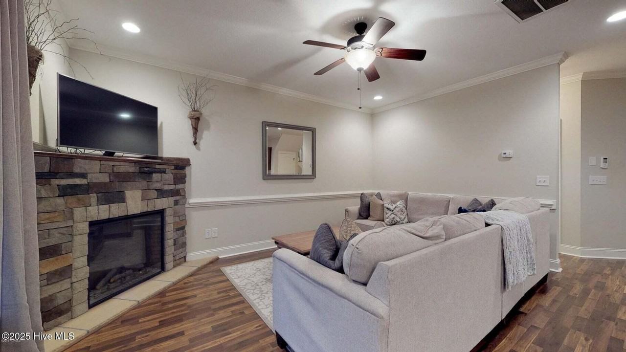 2015 Leighton Dr - Photo 6 of 19