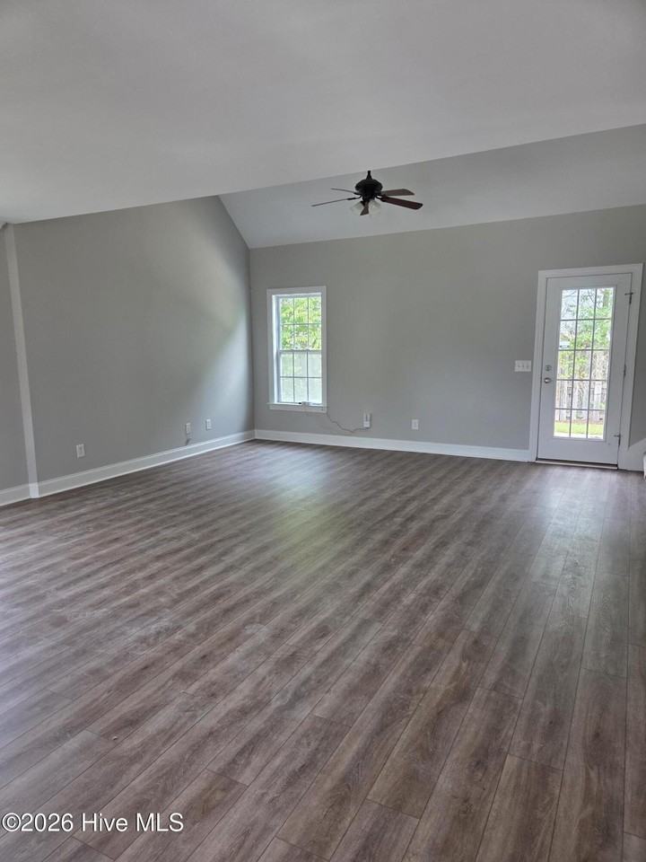 974 Ellery Dr - Photo 4 of 31