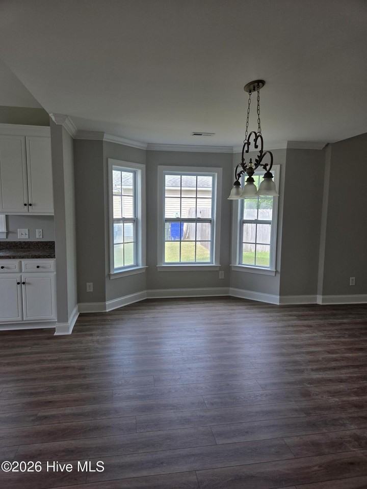 974 Ellery Dr - Photo 5 of 31