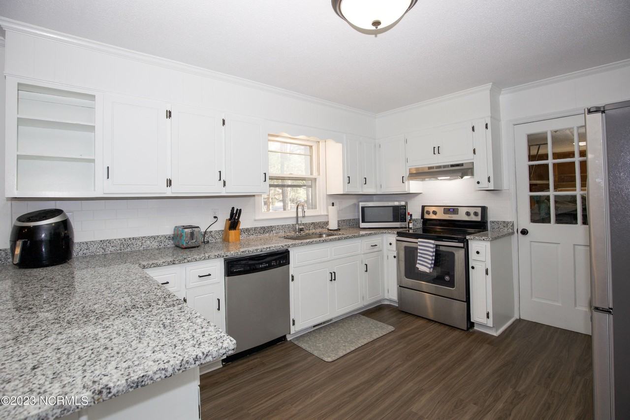 901 Glendale Dr - Photo 5 of 41