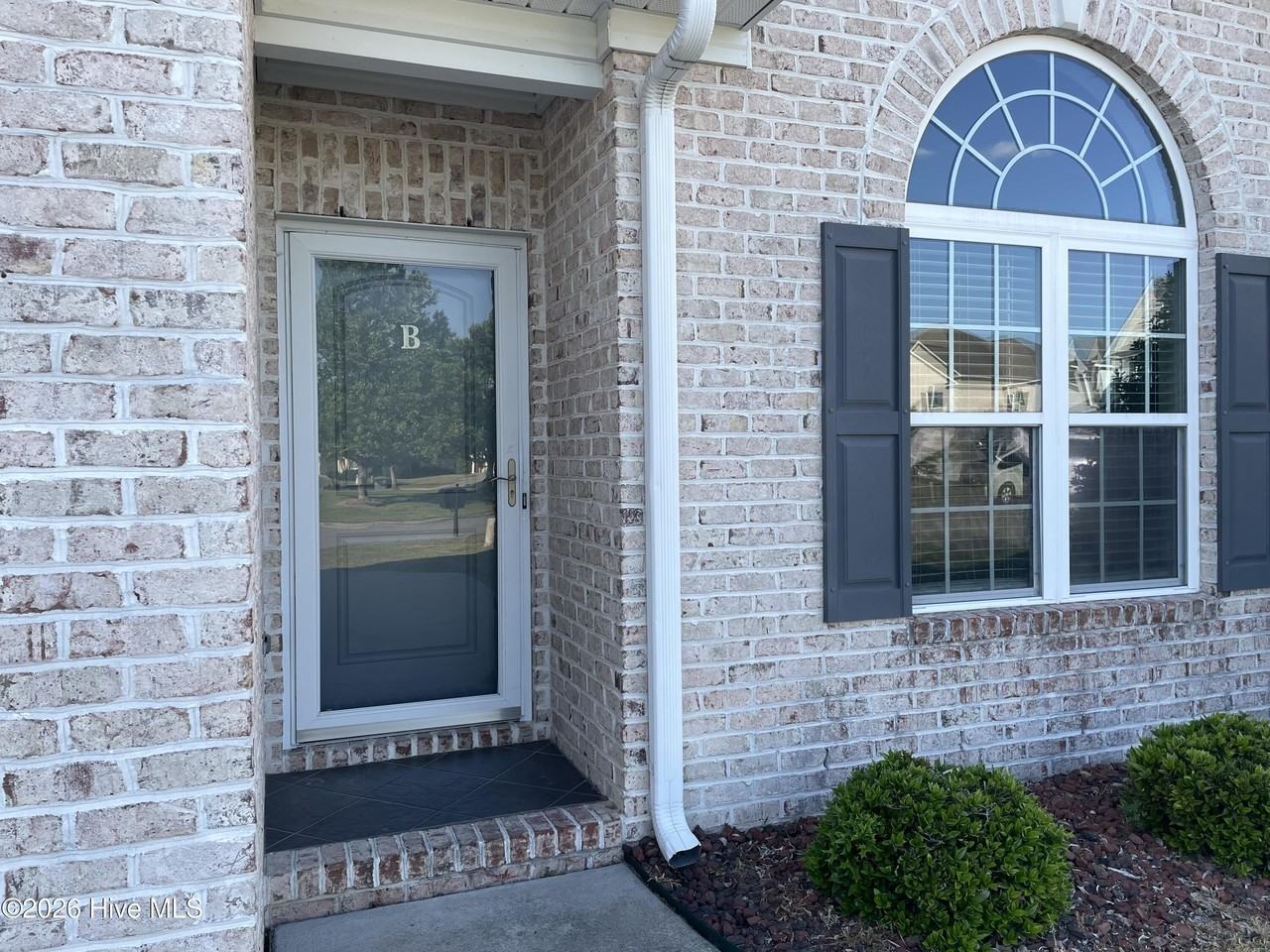 2005 Croyden Cir #B - Photo 2 of 24