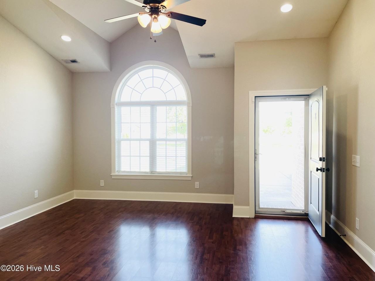 2005 Croyden Cir #B - Photo 3 of 24