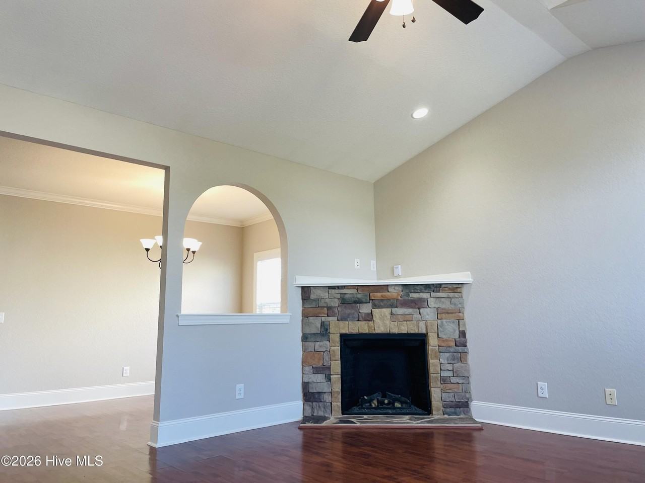 2005 Croyden Cir #B - Photo 4 of 24