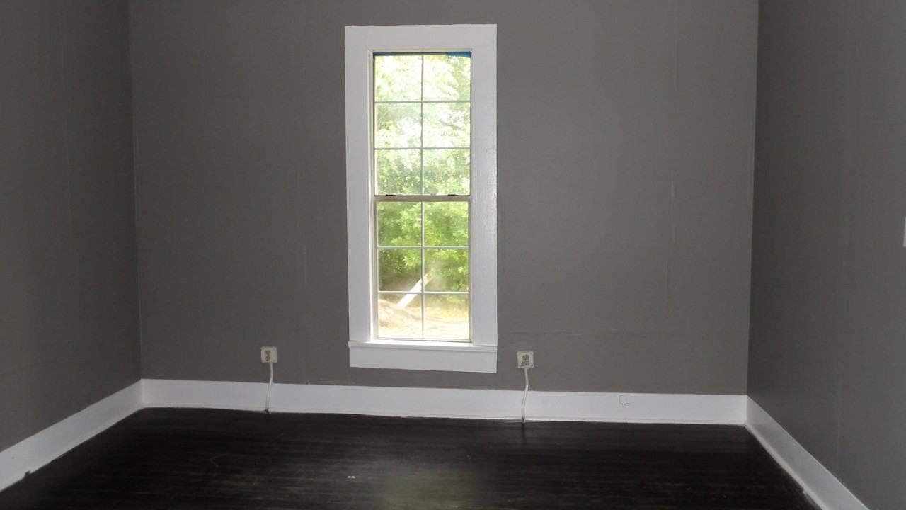 115 Ryan Dr - Photo 4 of 13