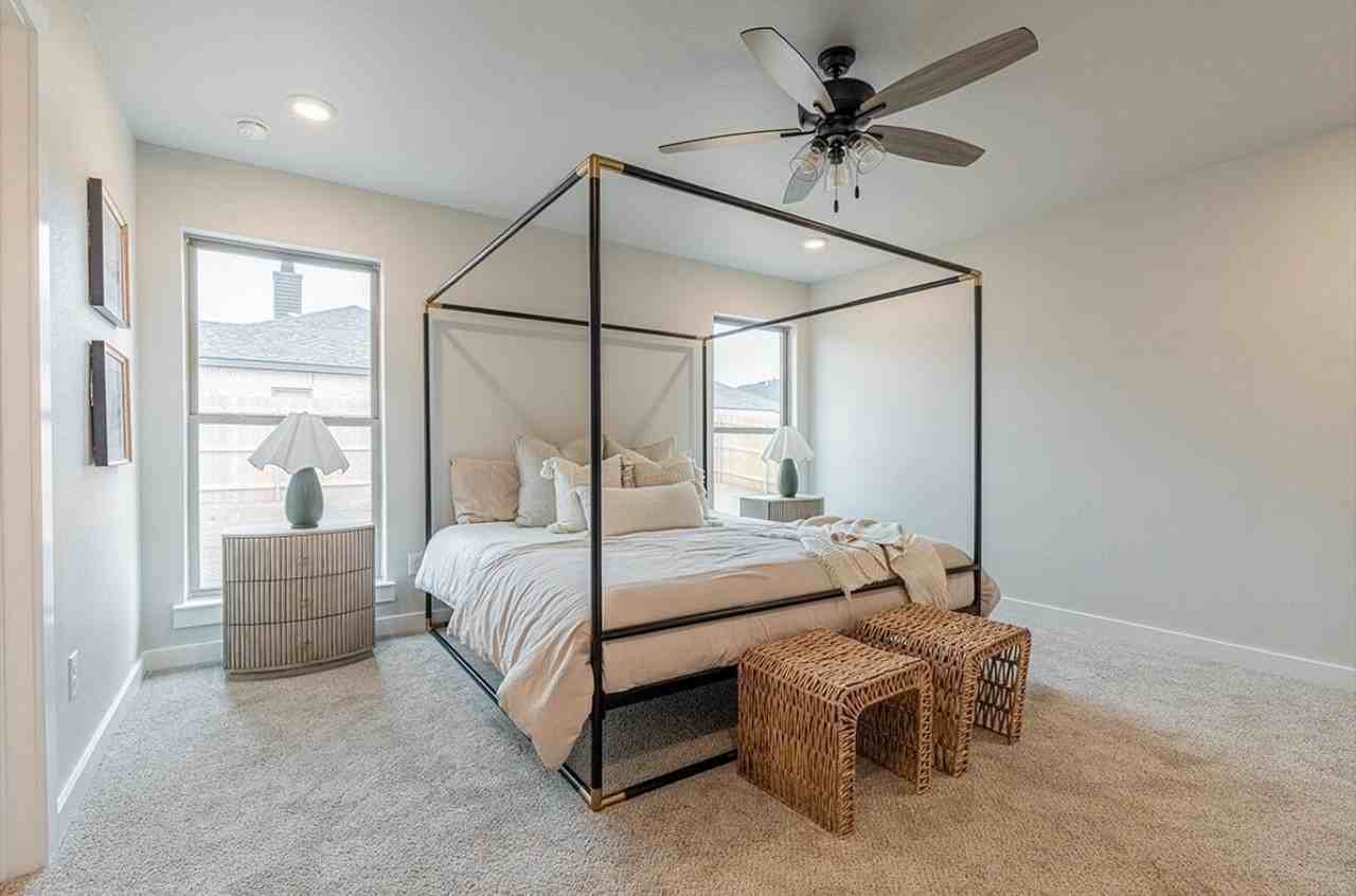 5554 Auburn St - Photo 5 of 7