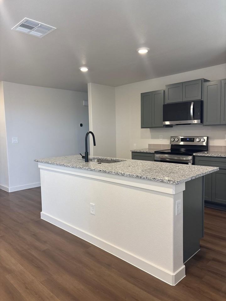 2304 Corpus Ave - Photo 3 of 8