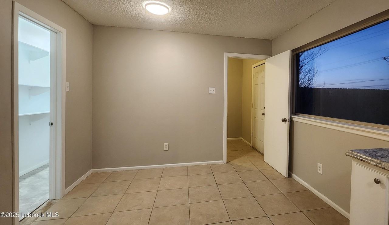 4530 Marshall St - Photo 4 of 20