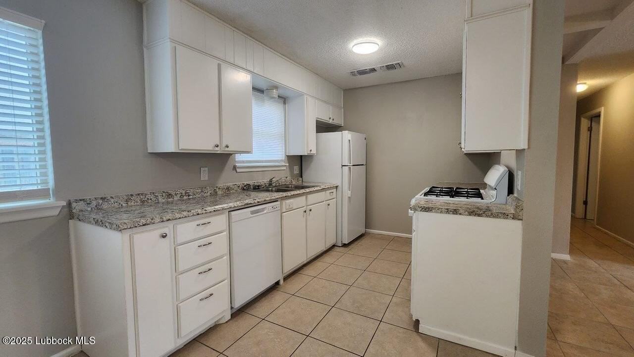 4530 Marshall St - Photo 5 of 20
