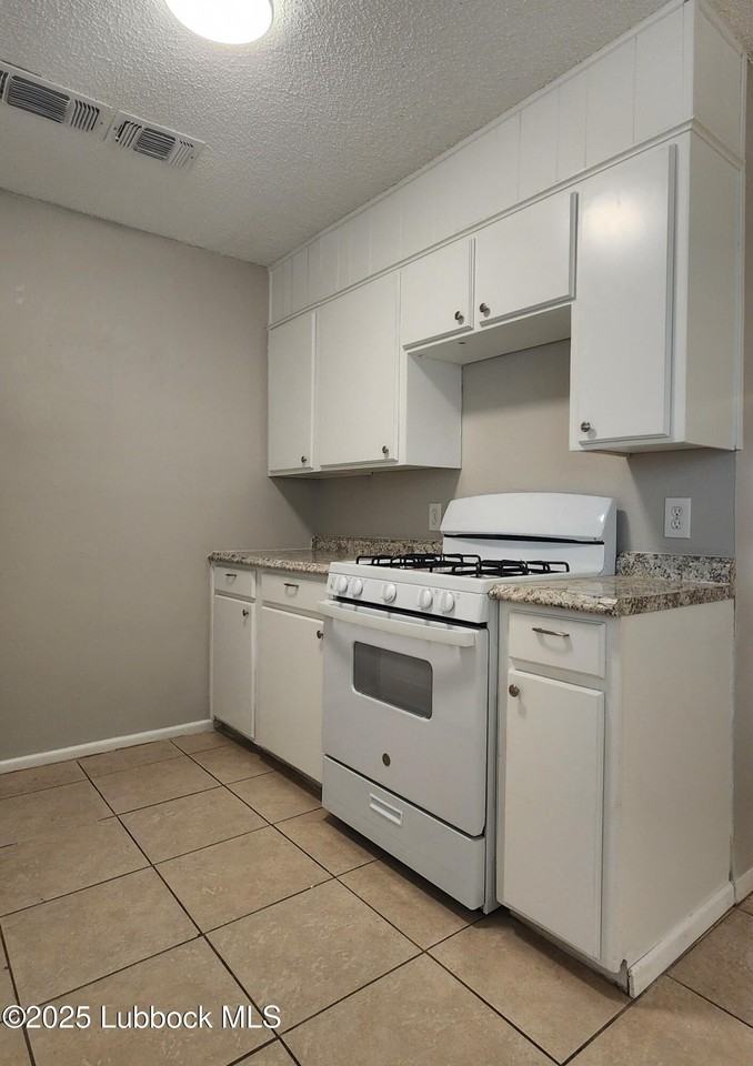 4530 Marshall St - Photo 6 of 20