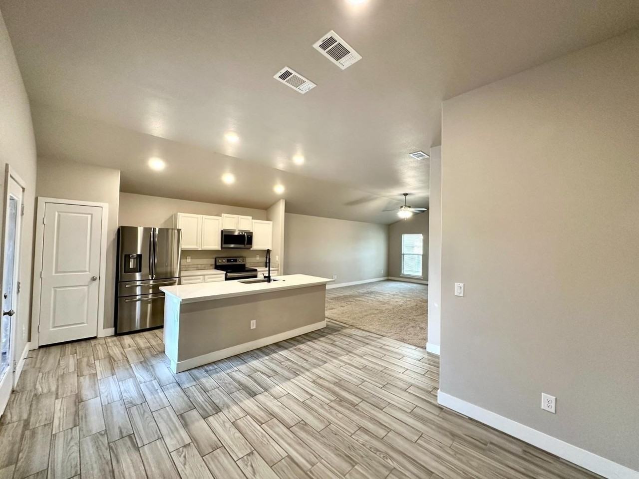 7302 29th St - Photo 2 of 18