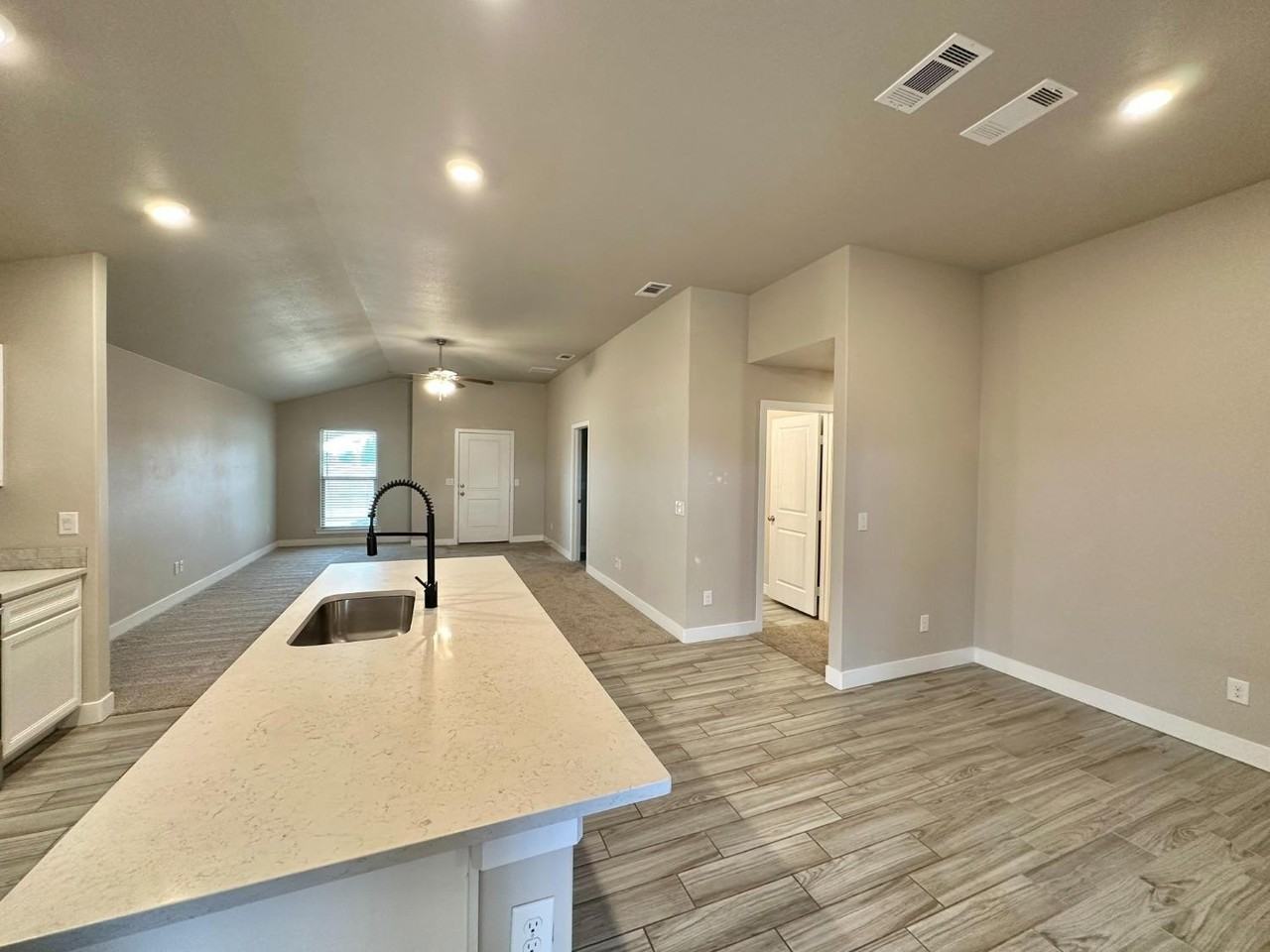 7302 29th St - Photo 3 of 18