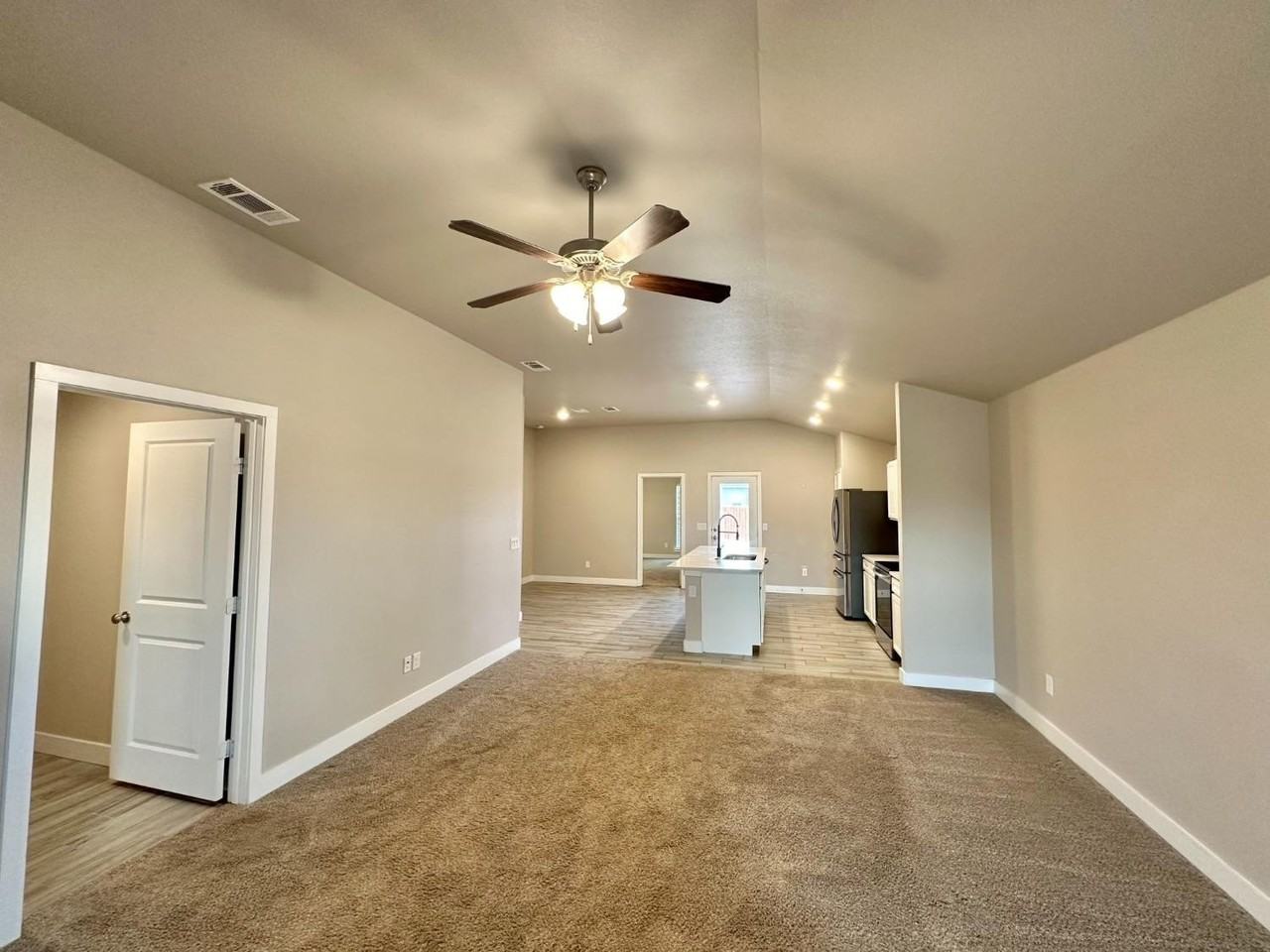 7302 29th St - Photo 6 of 18