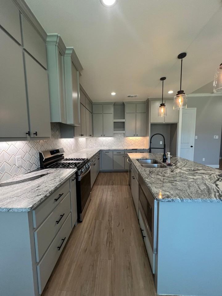 1703 Quincy Ave - Photo 3 of 25