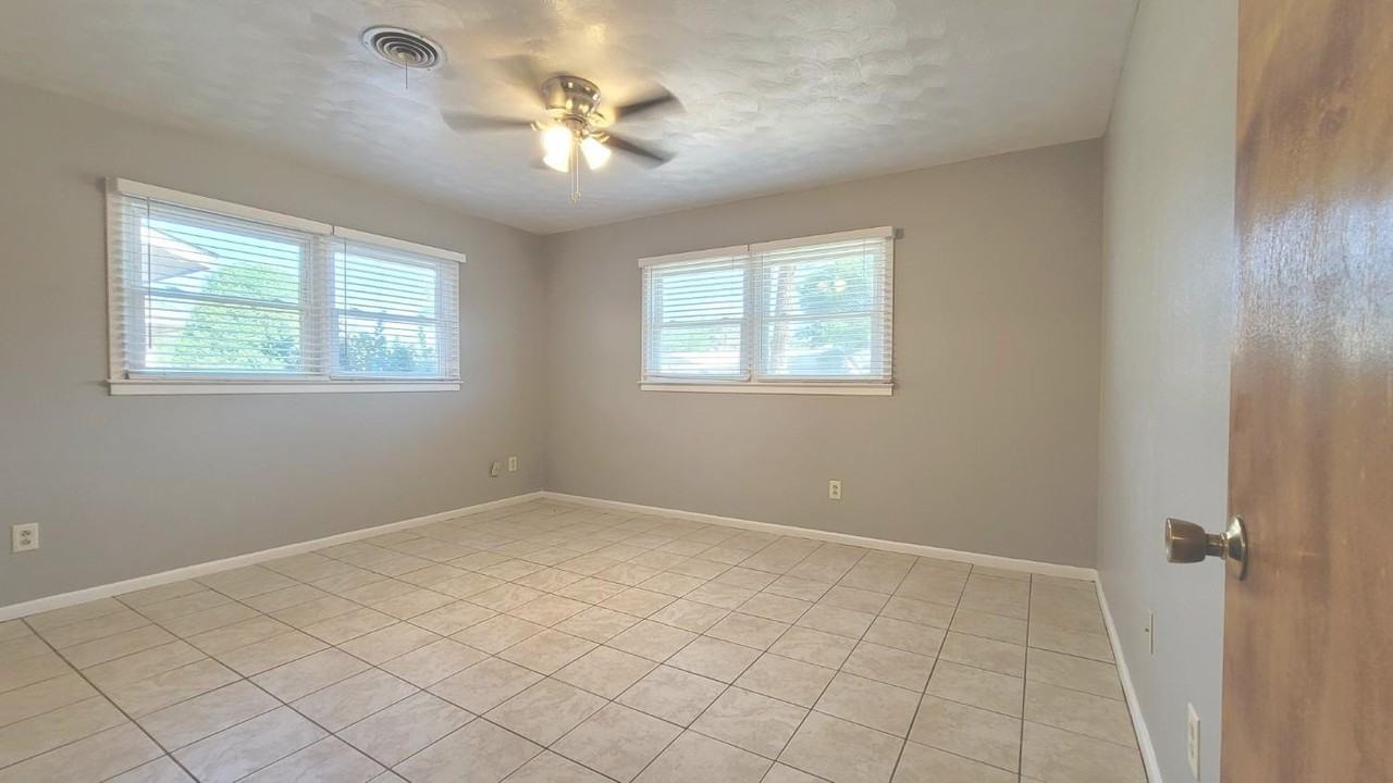 5430 13th St - Photo 5 of 26