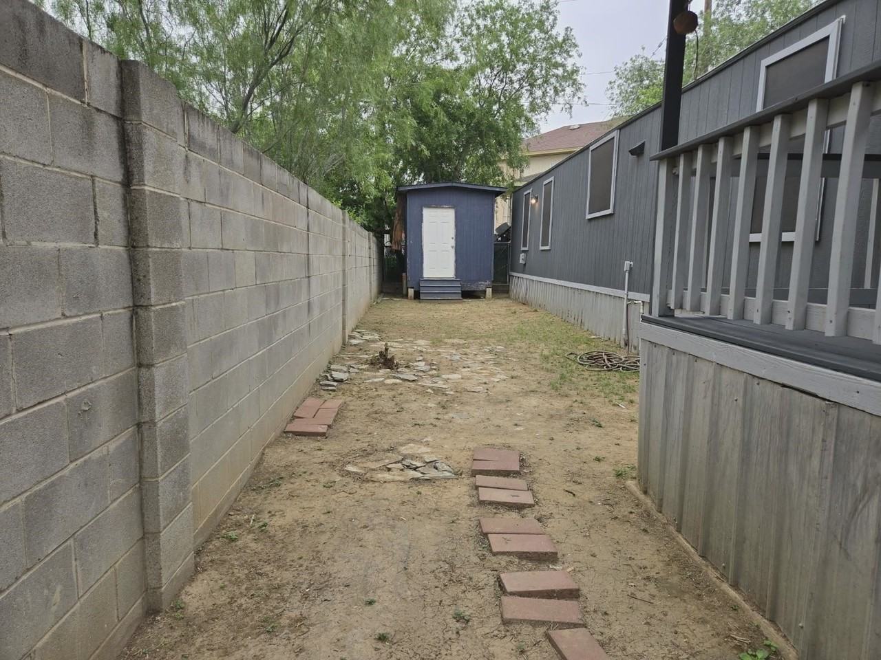 8604 Superior Dr - Photo 4 of 11