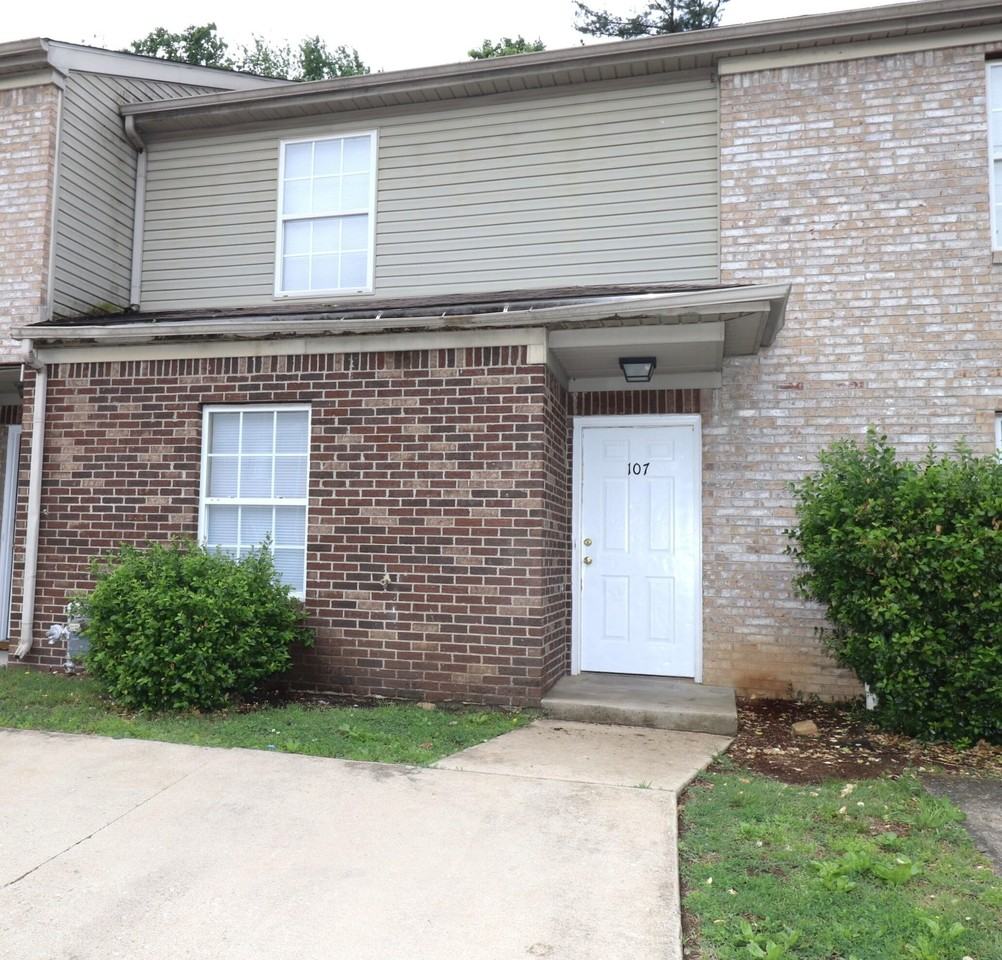107 Floyd Ct - Photo 2 of 12